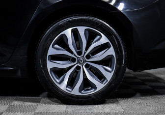 Подержанный автомобиль Renault Talisman Wagon 2018 года (15 фото)