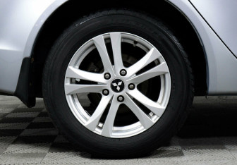 Подержанный автомобиль Mitsubishi Lancer Sedan 2013 года (7 фото)