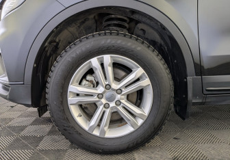 Подержанный автомобиль Geely Atlas Pro 2023 года (18 фото)