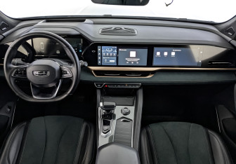 Подержанный автомобиль Geely Monjaro 2023 года (14 фото)