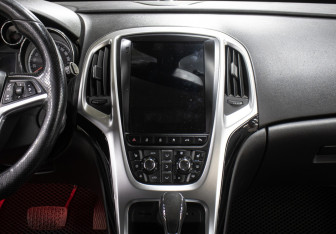 Подержанный автомобиль Opel Astra Hatchback 2013 года (14 фото)