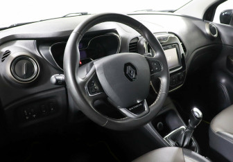 Подержанный автомобиль Renault Kaptur 2018 года (8 фото)