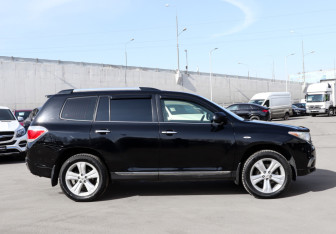 Подержанный автомобиль Toyota Highlander 2012 года (4 фото)