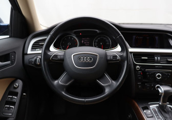 Подержанный автомобиль Audi A4 Sedan 2015 года (14 фото)