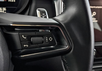 Подержанный автомобиль Porsche Macan 2023 года (30 фото)