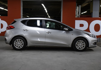 Подержанный автомобиль Kia Ceed Hatchback 2013 года (4 фото)