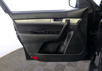 Подержанный автомобиль Kia Sorento 2014 года (19 фото)