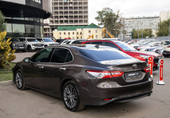 Подержанный автомобиль Toyota Camry Sedan 2019 года (5 фото)