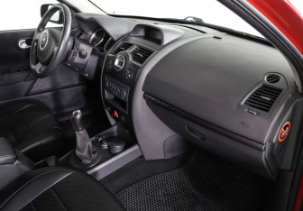 Подержанный автомобиль Renault Megane Sedan 2008 года (10 фото)