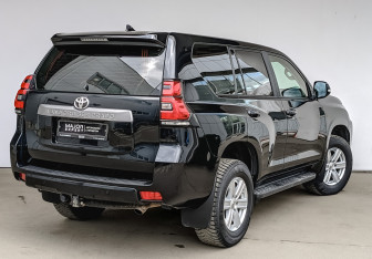 Подержанный автомобиль Toyota Land Cruiser Prado 2020 года (5 фото)