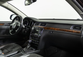 Подержанный автомобиль Skoda Superb Liftback 2012 года (9 фото)