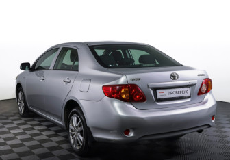 Подержанный автомобиль Toyota Corolla Sedan 2008 года (7 фото)