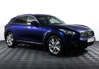 Подержанный автомобиль Infiniti QX70 2017 года (3 фото)