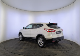 Подержанный автомобиль Nissan Qashqai 2014 года (7 фото)