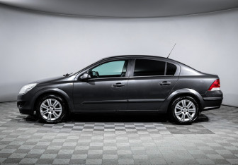 Подержанный автомобиль Opel Astra Sedan 2009 года (8 фото)