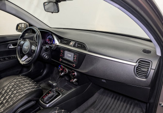 Подержанный автомобиль Kia Rio Hatchback 2021 года (11 фото)