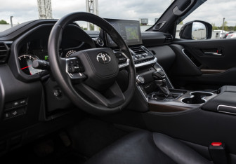 Подержанный автомобиль Toyota Land Cruiser Suv 2024 года (9 фото)