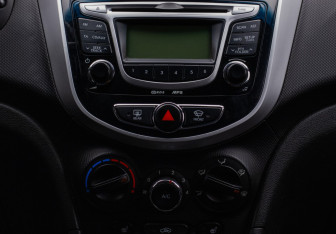 Подержанный автомобиль Hyundai Accent Sedan 2011 года (14 фото)