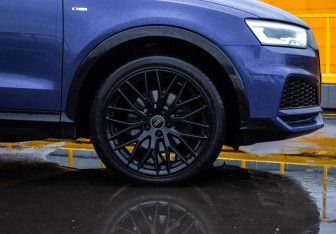 Подержанный автомобиль Audi Q3 2017 года (11 фото)