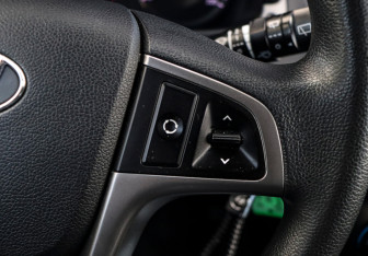 Подержанный автомобиль Hyundai Solaris Hatchback 2015 года (16 фото)