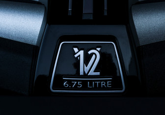 Подержанный автомобиль Rolls-Royce Cullinan 2019 года (37 фото)
