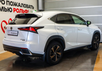 Подержанный автомобиль Lexus NX 2021 года (4 фото)