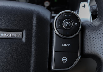Подержанный автомобиль Land Rover Range Rover Sport 2015 года (18 фото)