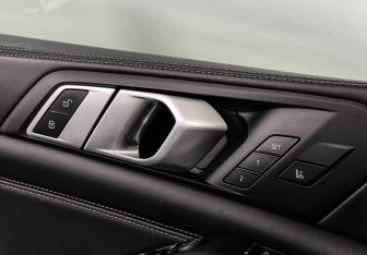 Подержанный автомобиль BMW X5 2020 года (19 фото)