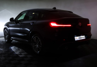 Подержанный автомобиль BMW X4 2018 года (35 фото)