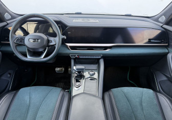 Подержанный автомобиль Geely Monjaro 2023 года (17 фото)