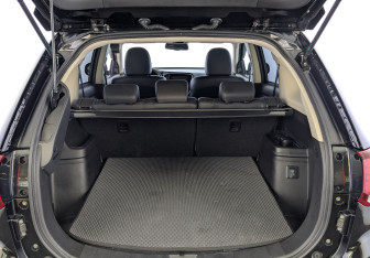 Подержанный автомобиль Mitsubishi Outlander 2020 года (10 фото)