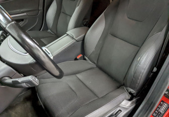 Подержанный автомобиль Volvo S60 2012 года (15 фото)