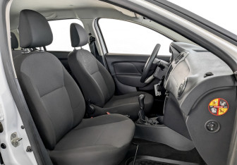 Подержанный автомобиль Renault Sandero 2017 года (21 фото)