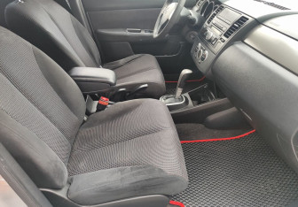 Подержанный автомобиль Nissan Tiida Hatchback 2011 года (9 фото)
