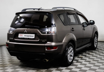 Подержанный автомобиль Mitsubishi Outlander 2010 года (5 фото)