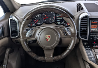 Подержанный автомобиль Porsche Cayenne 2014 года (22 фото)