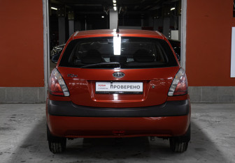 Подержанный автомобиль Kia Rio Hatchback 2008 года (6 фото)