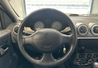 Подержанный автомобиль Renault Logan Sedan 2008 года (13 фото)