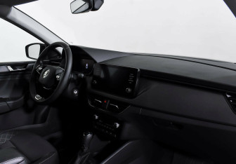 Подержанный автомобиль Skoda Rapid Liftback 2022 года (9 фото)