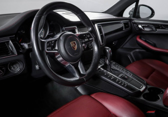 Подержанный автомобиль Porsche Macan 2015 года (14 фото)