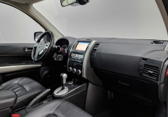Подержанный автомобиль Nissan X-Trail 2011 года (13 фото)