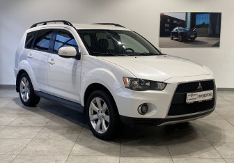 Подержанный автомобиль Mitsubishi Outlander 2010 года (3 фото)