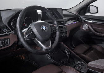 Подержанный автомобиль BMW X1 2021 года (14 фото)