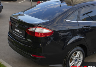 Подержанный автомобиль Ford Fiesta Sedan 2018 года (21 фото)