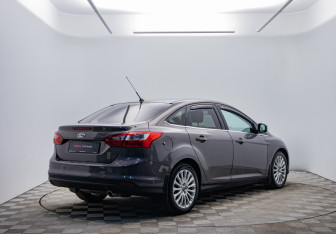 Подержанный автомобиль Ford Focus Sedan 2012 года (5 фото)