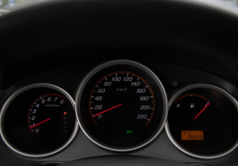 Подержанный автомобиль Honda Jazz 2008 года (9 фото)