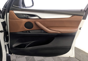 Подержанный автомобиль BMW X5 2018 года (25 фото)