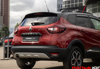 Подержанный автомобиль Renault Kaptur 2018 года (16 фото)