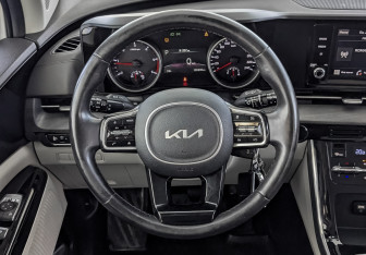 Подержанный автомобиль Kia Carnival 2021 года (22 фото)