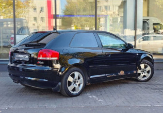 Подержанный автомобиль Audi A3 Hatchback 2004 года (8 фото)